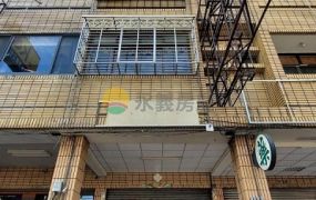LaLaport旁前後臨路黃金透店