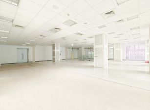 ☆捷運忠孝敦化站☆三角窗店面、適金融業、零售業
