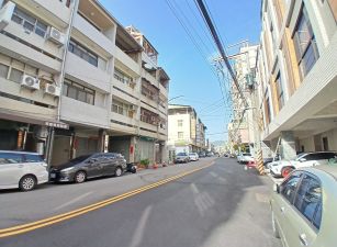 (小雅之家)臨太平國小商圈3+1樓精美大透店(12米路.騎樓雙車位)