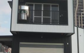 三民區區中華三路年貨中街對面透天厝  出租