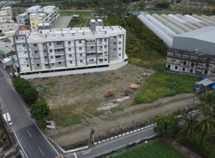 屏東三角窗農地★旁有建案