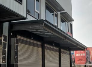 三民區三鳳中街對面/30米中華三路上