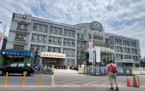 東港市區15米路大面寬美建地