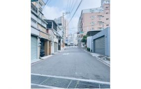 南台科大邊間12房美宿