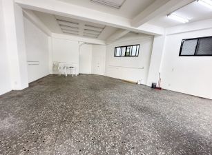 市中心大面寬1F店面