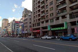 🎓文教熱區稀有釋出🎓大昌義華商圈｜合法雙店面透天補習班招租！