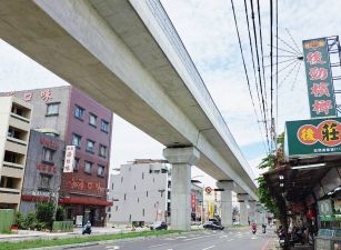 岡山#高樓層清靜活巷透天厝#近雙鐵共構站#近高醫樂購商場