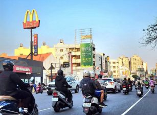 高雄土地男神  天祥麥當勞旁收租金店