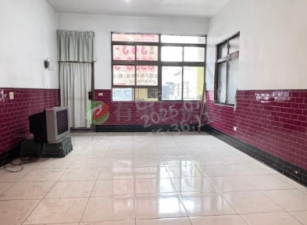 東港觀光漁市場首排店王，擁抱海景與滿滿人潮的傳奇人生起點！