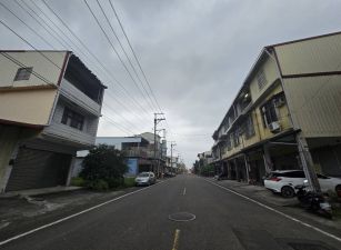 美濃中正路旁。面寬甲種建築用地