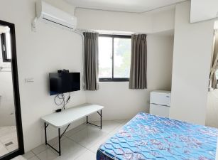 成功路角間電梯套房