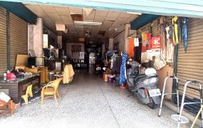 岡山|明星國小對面|超大地坪店面|買地送厝
