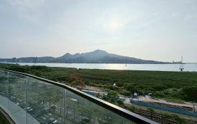 獨家專售。正面河景海納川名邸。誠。價格可談
