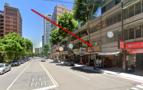左營區孟子路透天店面，近國中，國小，捷運站