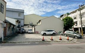 商業區方正角地