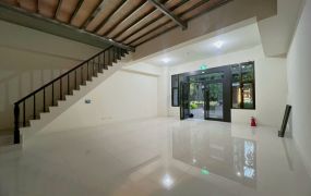左營海青工商附近全新1樓+夾店住