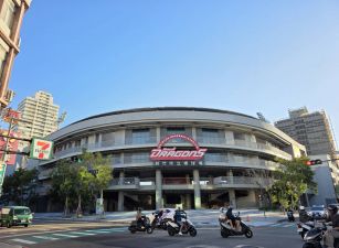 民富街棒球場臨路金透店