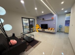 鳳山國中捷運站陽台進出公寓三樓