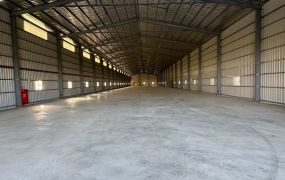 大園交流道旁挑高鋼構倉庫