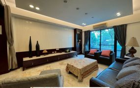 崑山國小巴洛克式面公園邊間店住