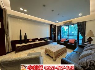 崑山國小巴洛克式面公園邊間店住