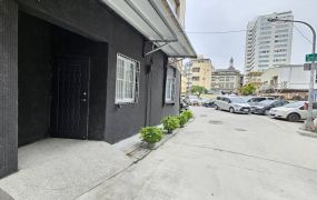 高醫熱河商圈邊間翻新公寓一樓