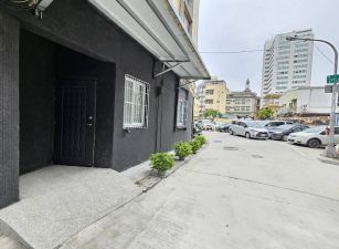 高醫熱河商圈邊間翻新公寓一樓