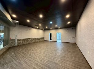 [店面出租] 台南東區近南紡夢時代正中華東路店面