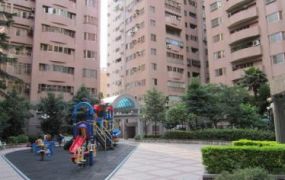 藝文特區孔雀皇朝庭院四房+雙車位