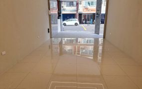 瑞隆商圈臨12米路上正三樓透天店住