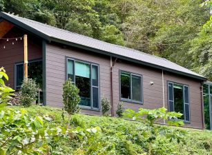 橫山溪畔關夢幻休閒屋