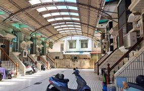 《專約》東區有車位花圃挑高透天