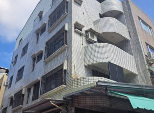 南區金華路商圈公園旁三角窗四層樓透天有地下室