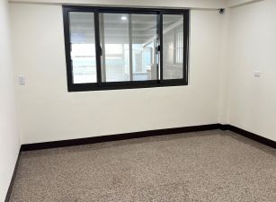 信義國小壹樓+前院停車