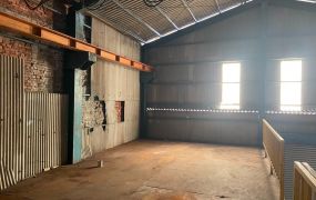 中壢好市多旁大路邊廠店