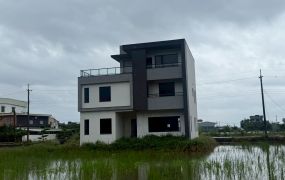 永慶許書豪★冬山河岸第一排雙面路電梯農舍