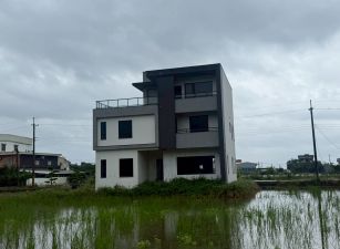 永慶許書豪★冬山河岸第一排雙面路電梯農舍