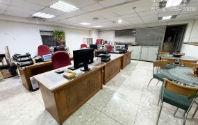 【西屯近七期核心】160 坪企業級辦公室｜附 6 車位｜5212 萬