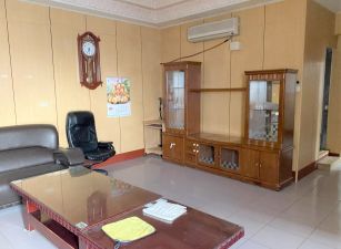 站前美透天(備電梯)可租補