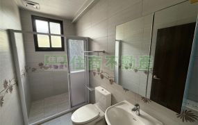 近園區旁邊間全新美墅