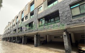 頭份大面寬雙車別墅