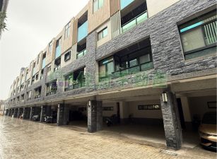 頭份大面寬雙車別墅