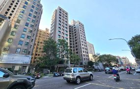 農十六單純邊間雙衛開窗屋況佳美3房車位