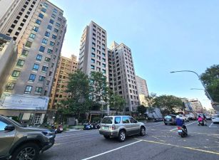 農十六單純邊間雙衛開窗屋況佳美3房車位