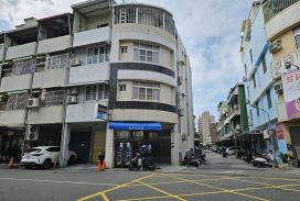 金獅湖鼎金商圈翻新收租六套房邊間角窗透天店面~