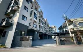 永慶許書豪★羅東旁廣興附裝潢平面車位三房華廈