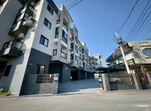 永慶許書豪★羅東旁廣興附裝潢平面車位三房華廈