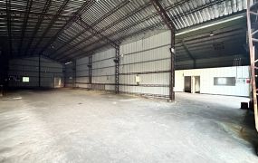 交流道旁挑高鋼構廠房