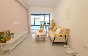 鹽埕大舞台商圈文青風面寬公寓一樓~1188萬