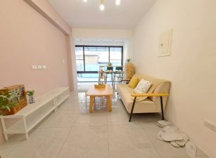 鹽埕大舞台商圈文青風面寬公寓一樓~1188萬